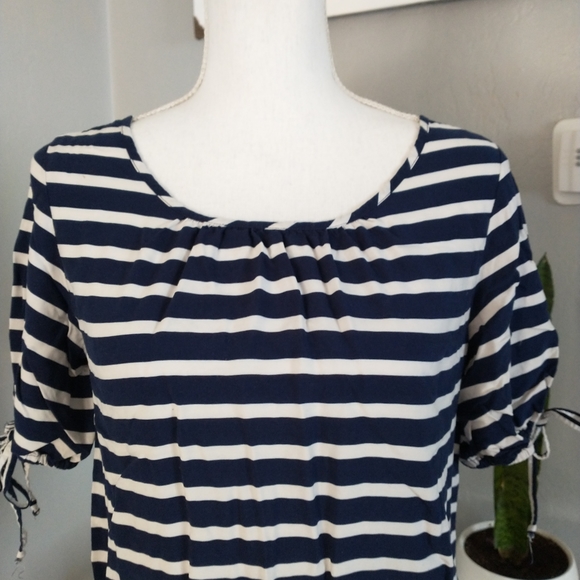 Levi's     B - Picture 2 of 9